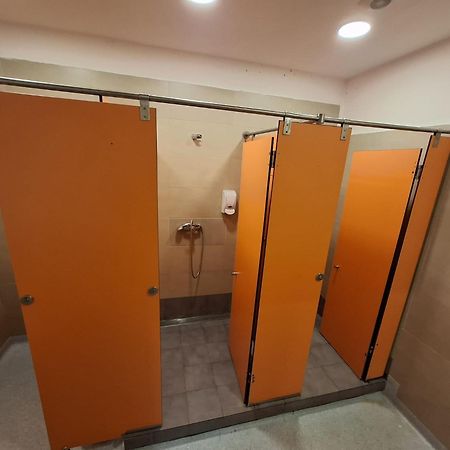 Mediterranean Hostel Барселона Экстерьер фото