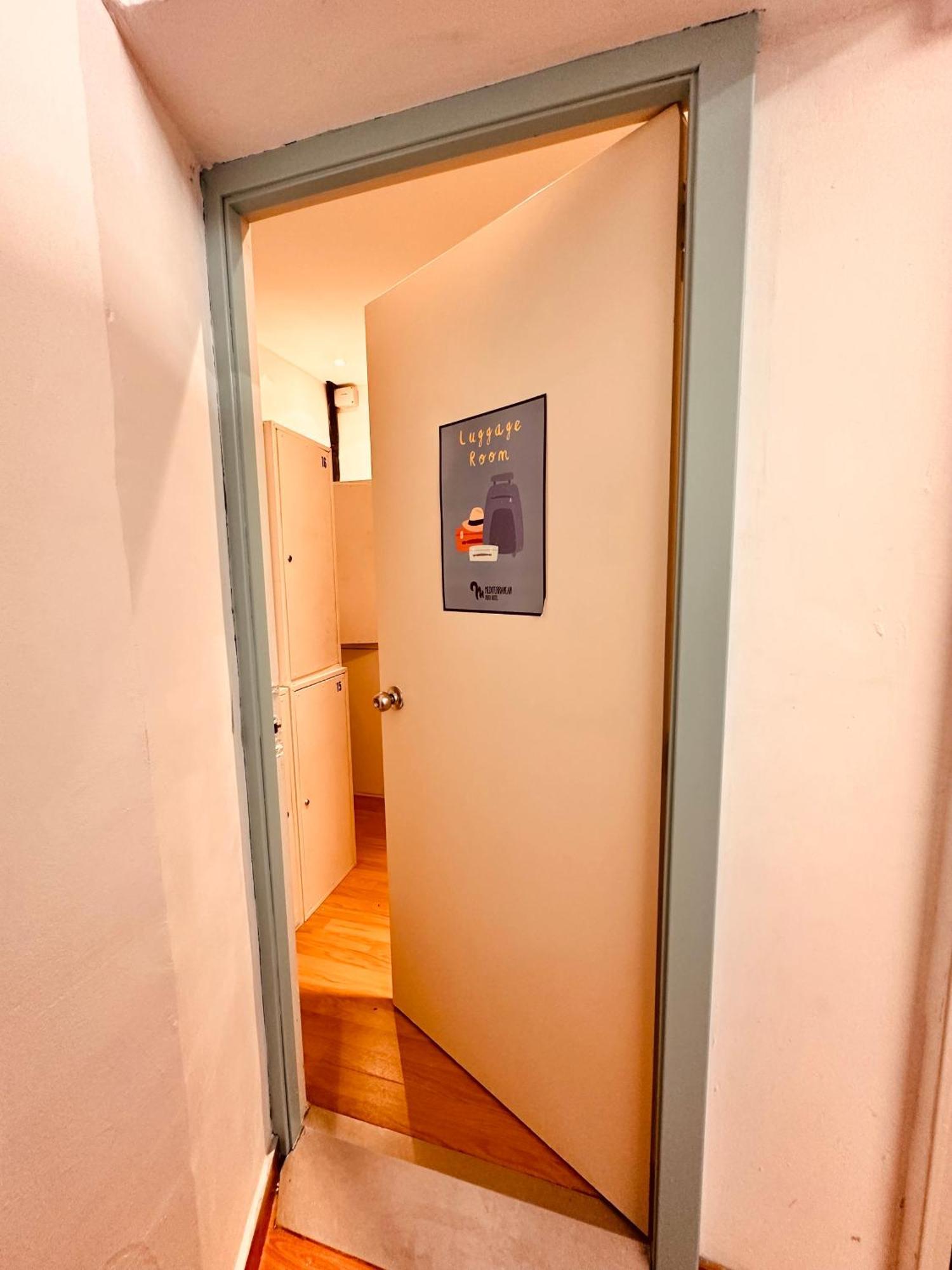 Mediterranean Hostel Барселона Экстерьер фото