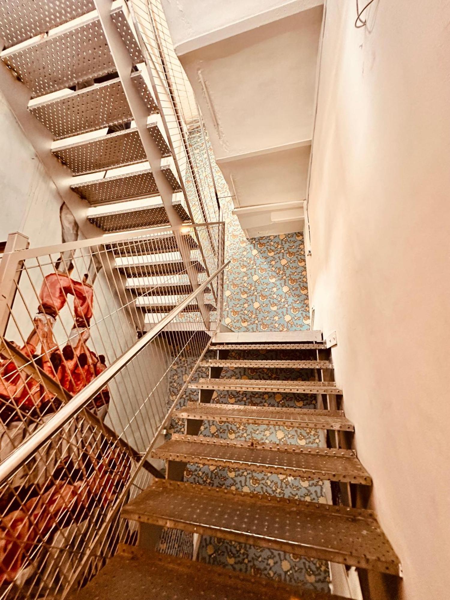 Mediterranean Hostel Барселона Экстерьер фото
