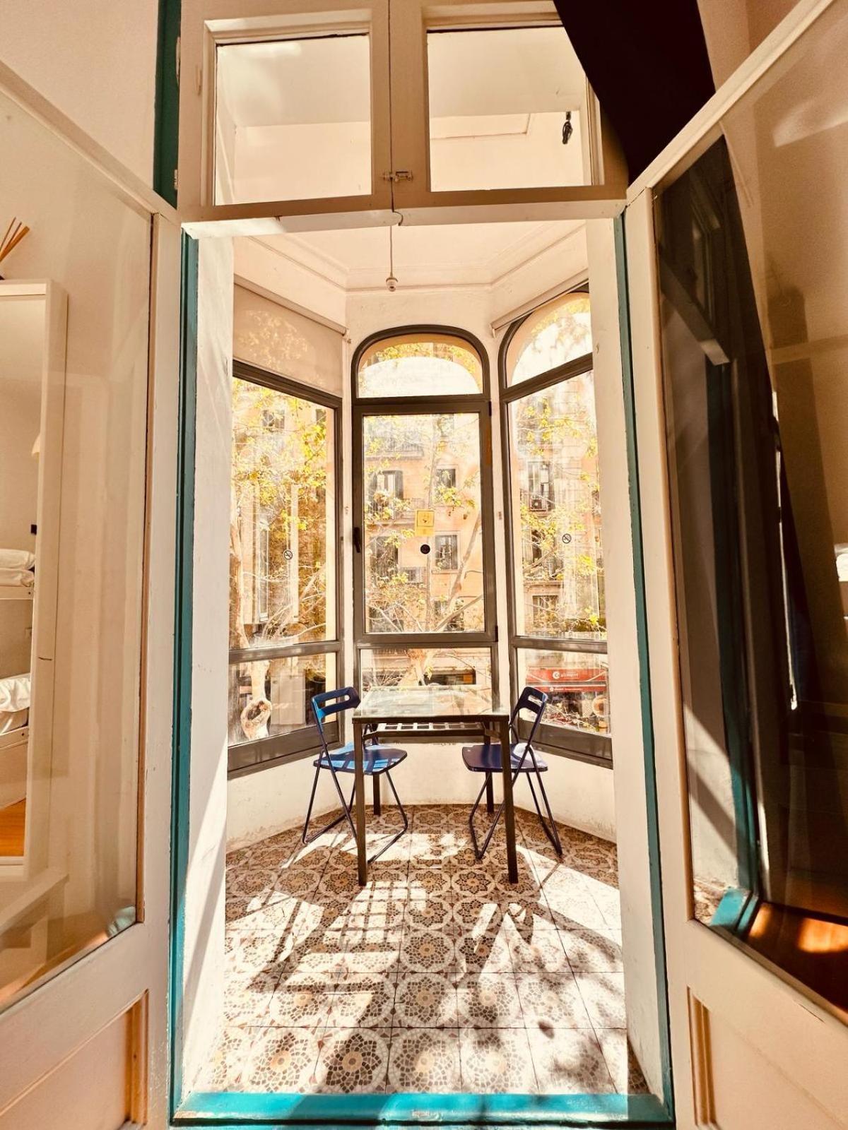 Mediterranean Hostel Барселона Экстерьер фото