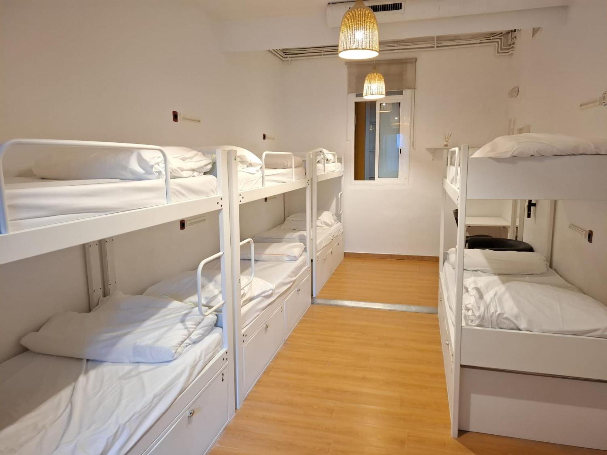 Mediterranean Hostel Барселона Экстерьер фото