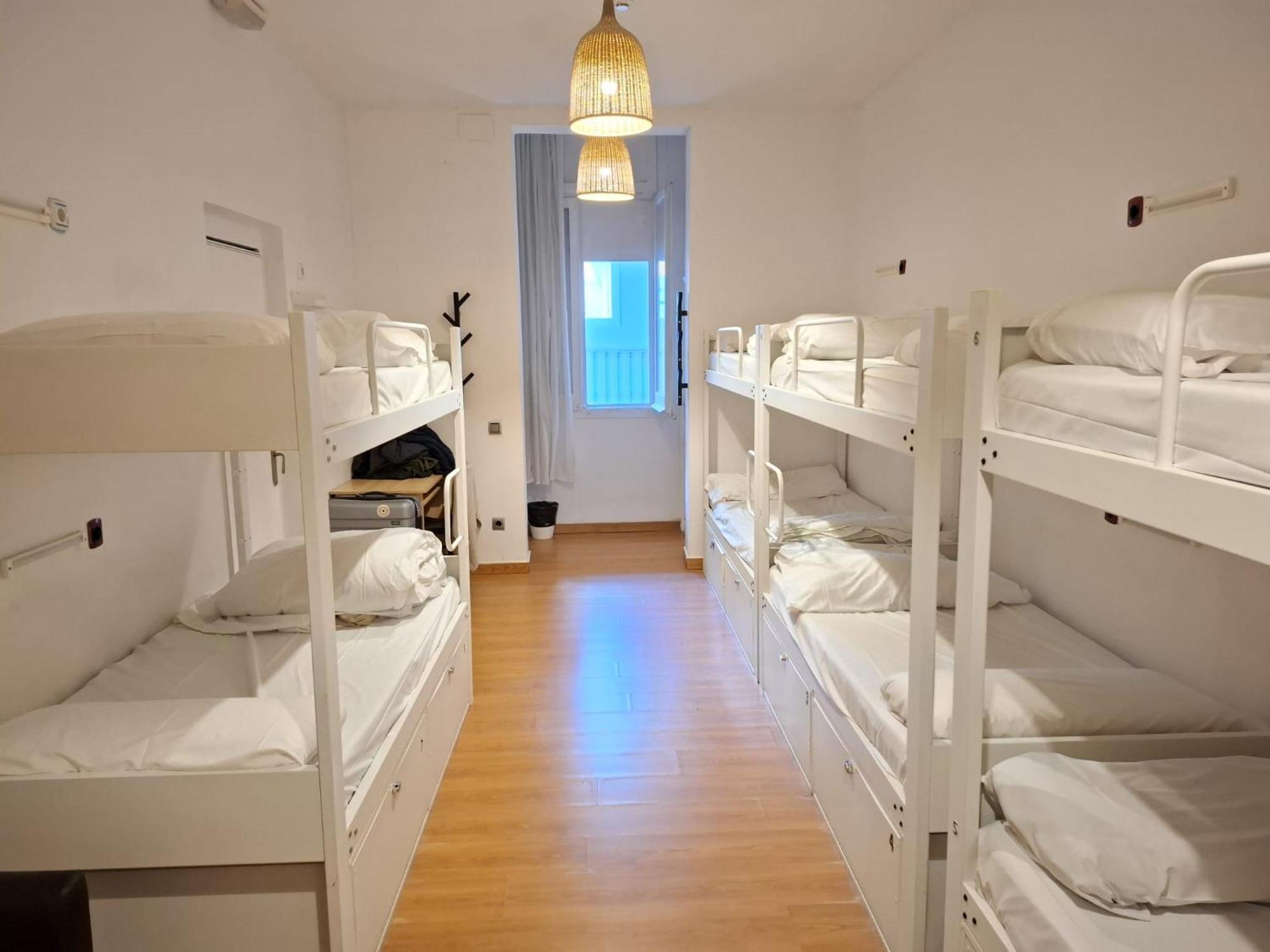 Mediterranean Hostel Барселона Экстерьер фото