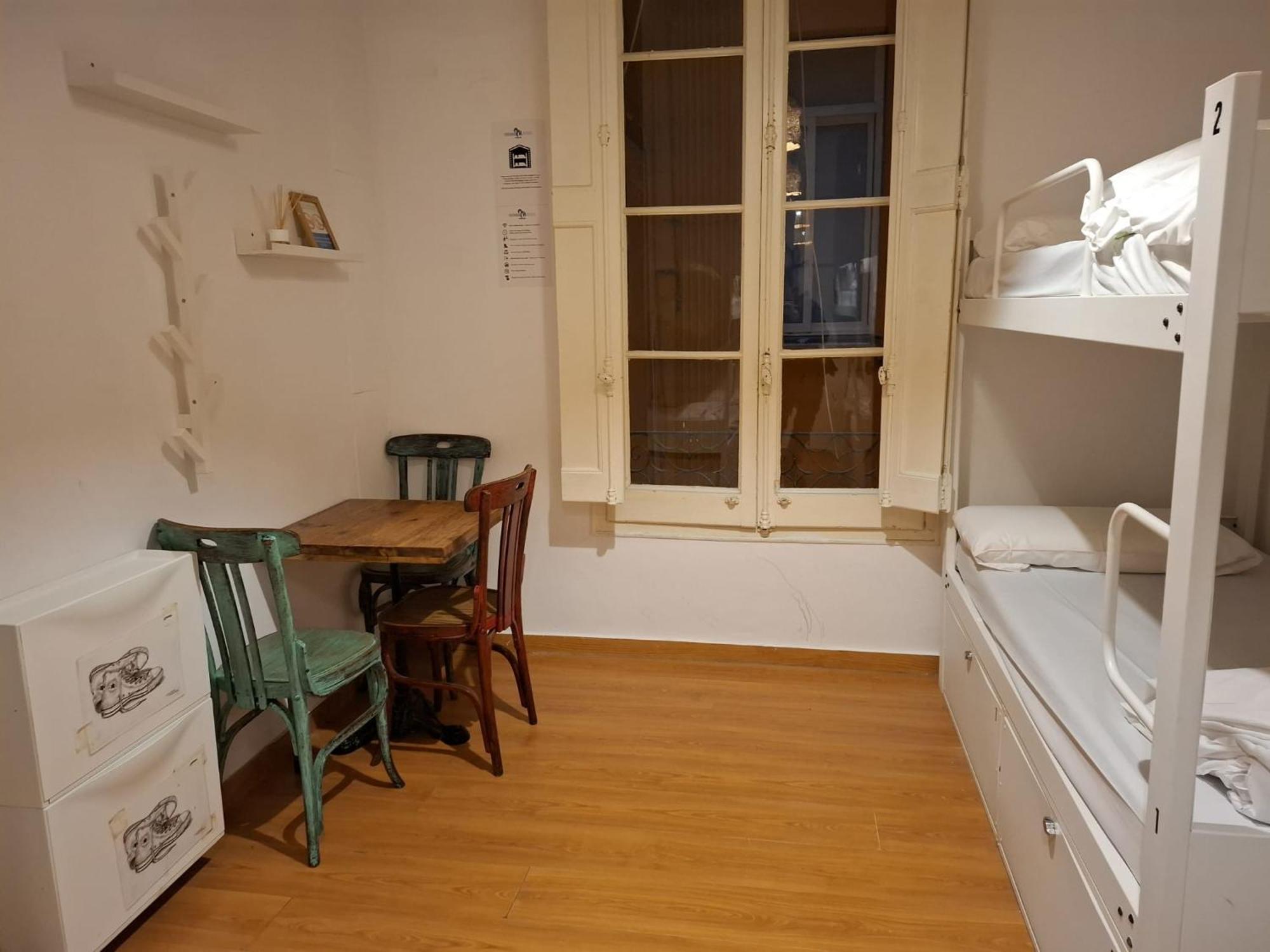 Mediterranean Hostel Барселона Экстерьер фото