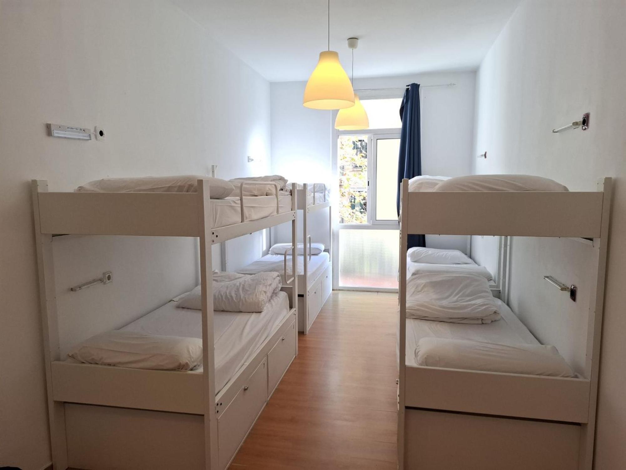 Mediterranean Hostel Барселона Экстерьер фото
