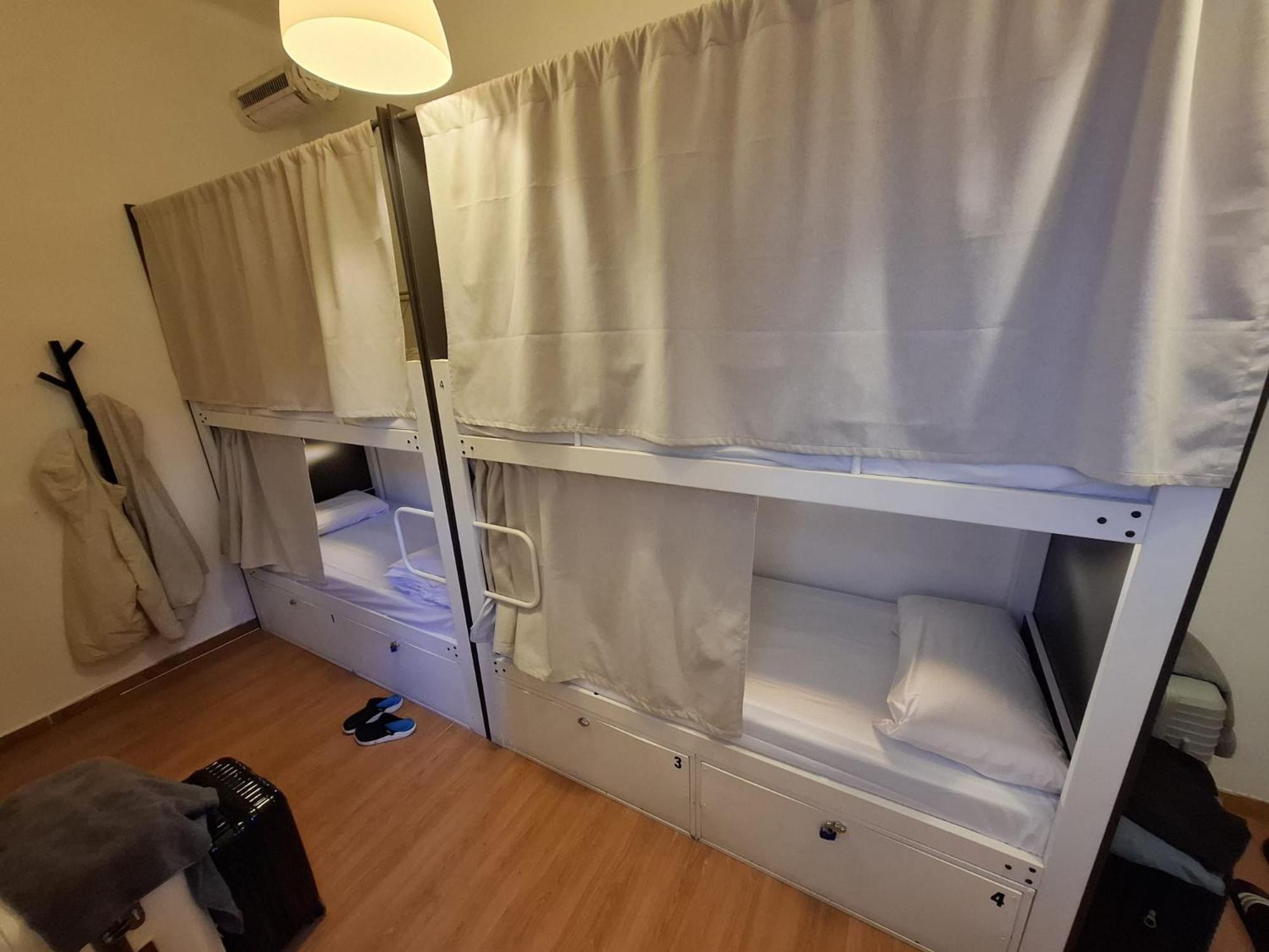 Mediterranean Hostel Барселона Экстерьер фото