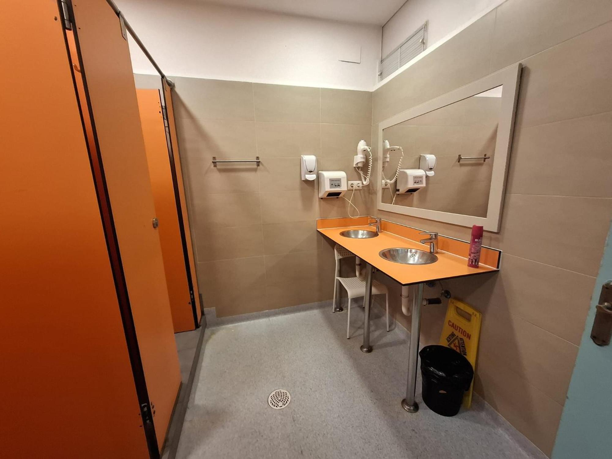 Mediterranean Hostel Барселона Экстерьер фото